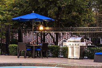 Picnic and grilling area - DeLayne at Twin Creeks